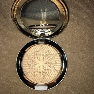 Mac cosmetics Happy Go Dazzlingly face powder